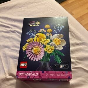 LEGO Botanical Collection Sunny Bouquet Completely sealed.